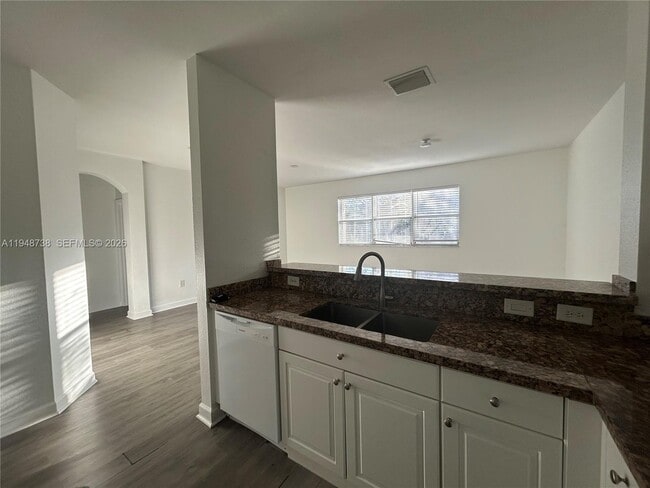 Foto del edificio - 1720 NE 33rd Ave