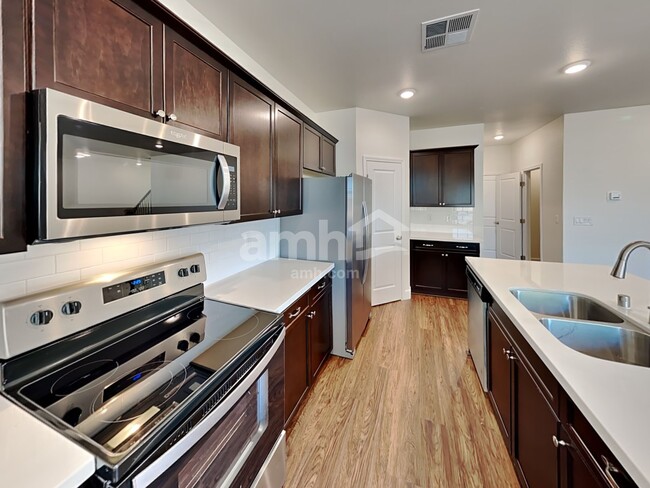 Foto del edificio - 6034 Theodore St