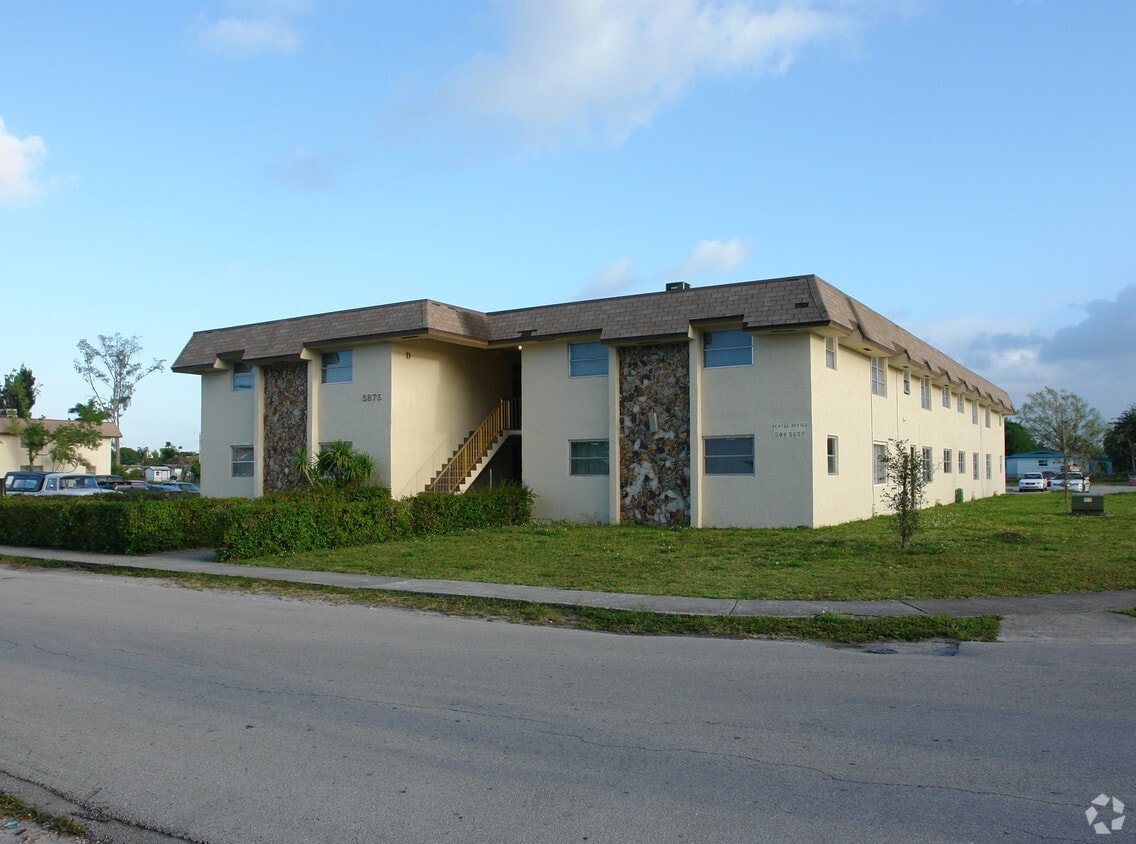 Primary Photo - Lakeview Apartments