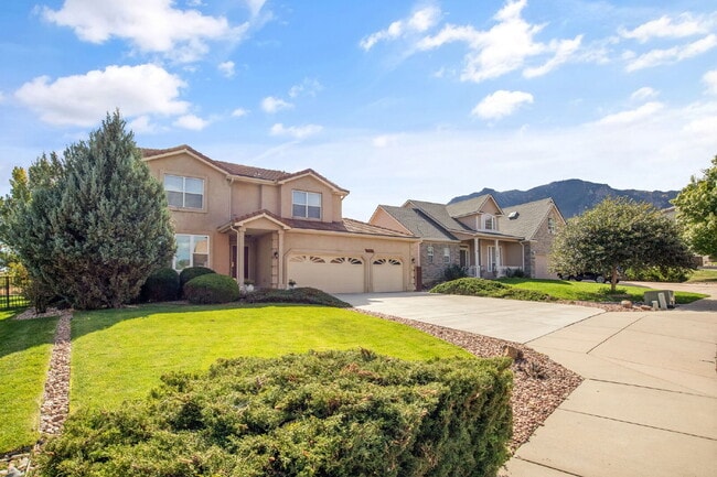 Building Photo - Stunning Cheyenne Mountain View Home Backi...