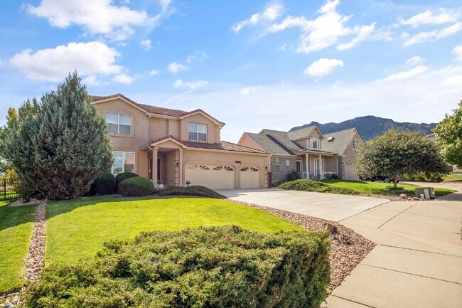Foto del edificio - Stunning Cheyenne Mountain View Home Backi...