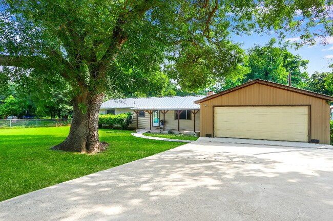 Building Photo - 1410 Pecan Dr NW