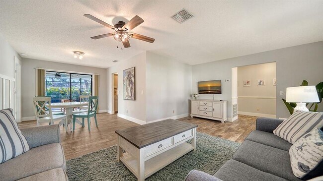 Foto del edificio - 2291 Pine View Cir