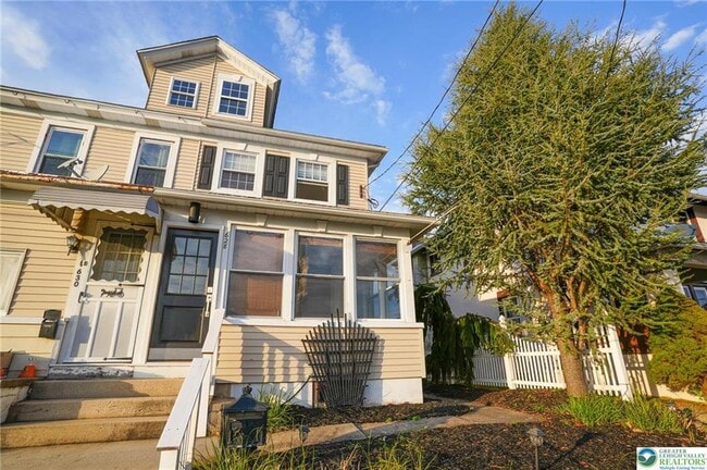 Building Photo - 628 Coal St