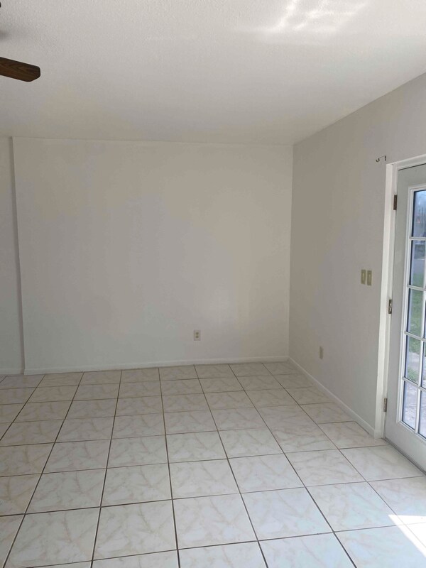 Foto del edificio - 315 Drake Elm Dr