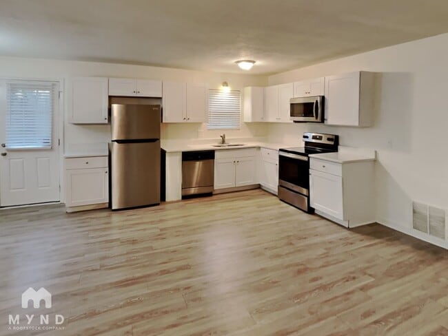 Building Photo - 456 Hardy Way