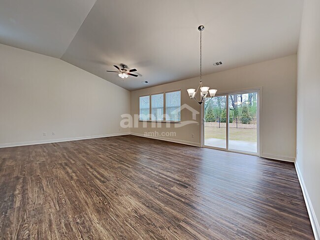 Foto del edificio - 5290 Valley Dr