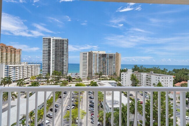 Foto del edificio - 3161 S Ocean Dr