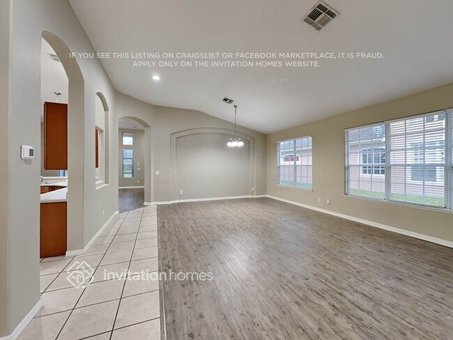 Building Photo - 2861 Summer Swan Dr