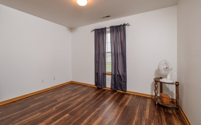 Foto del edificio - 106 National Dr