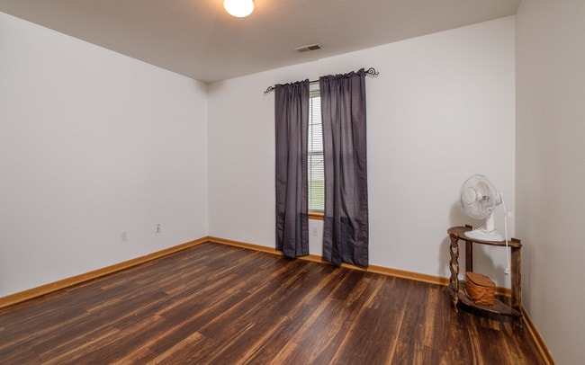 Building Photo - 106 National Dr