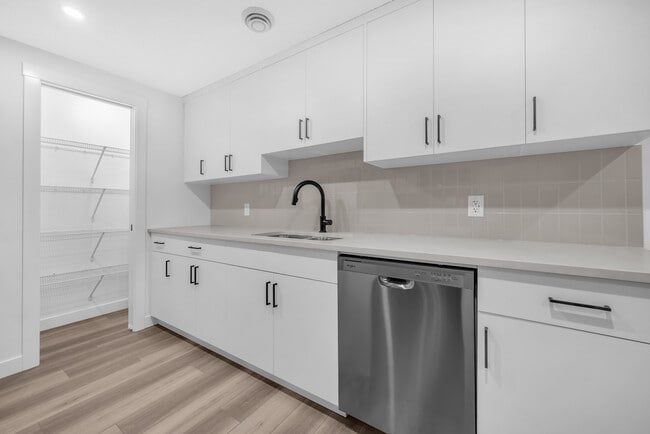 Kitchen - 21234 Sheriff King St SW