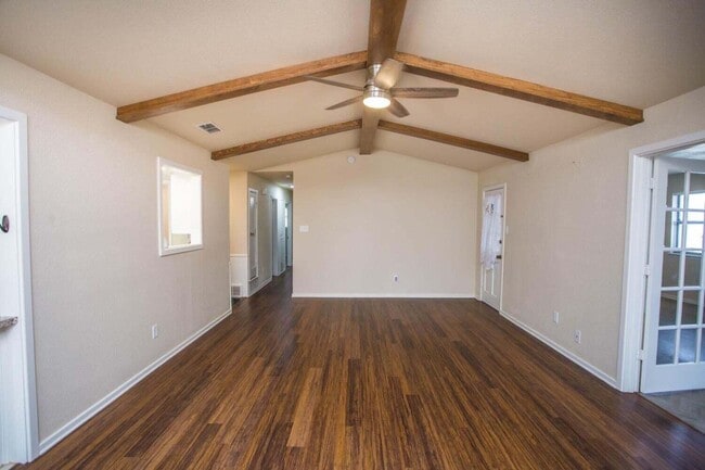 Foto del edificio - 5625 Amherst St