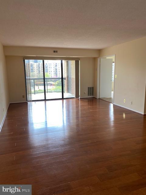 Foto del edificio - 8380 Greensboro Dr