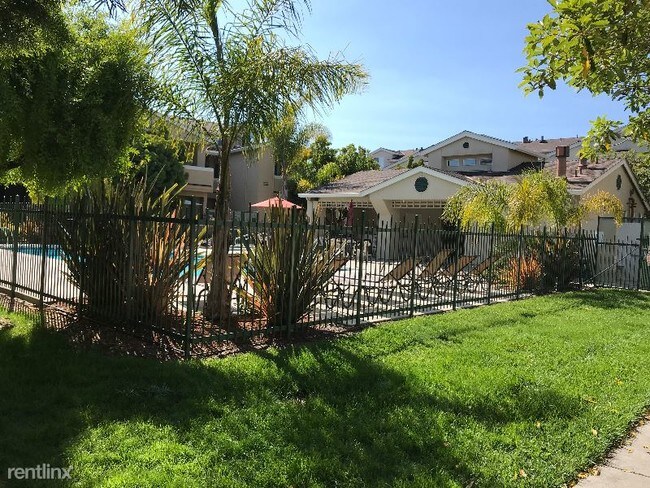 Building Photo - 2 br, 2 bath Condo - 150 Everson Drive