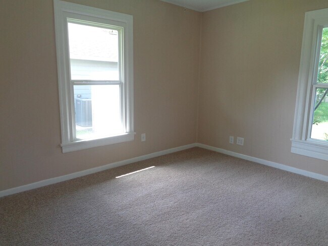 Foto del edificio - 324 Azalea St