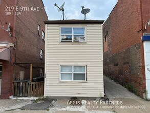 Building Photo - 219 E 9th Ave