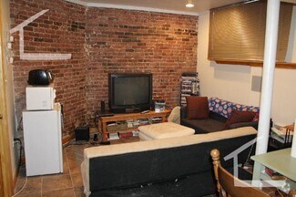 Building Photo - 1689 Beacon St