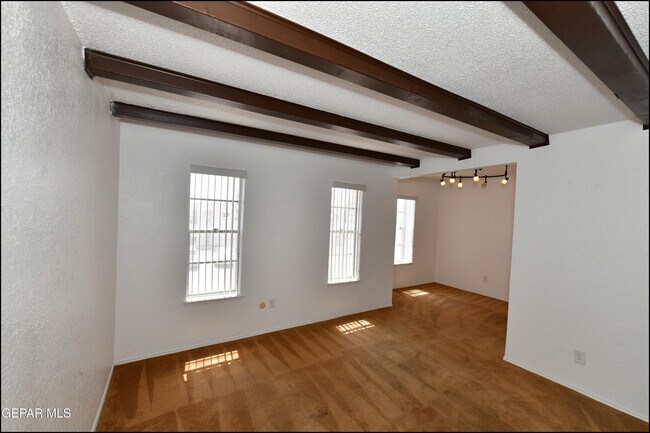 Foto del edificio - 6201 Escondido Dr