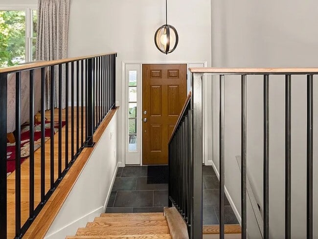 Photo - Modern Comfort on East Terrace — Perfect for Families or Professionals House