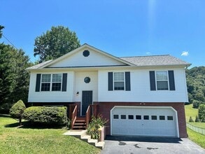 Building Photo - 153 Meadowlark Drive