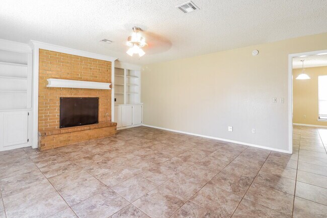 Building Photo - 11040 N Eagle Ln
