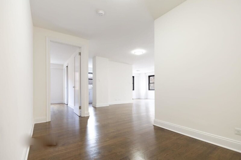 Primary Photo - 142 E 16th St