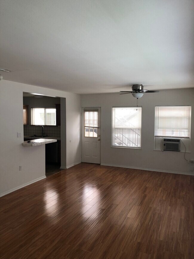 Living Room - 1044 N Kenwood St