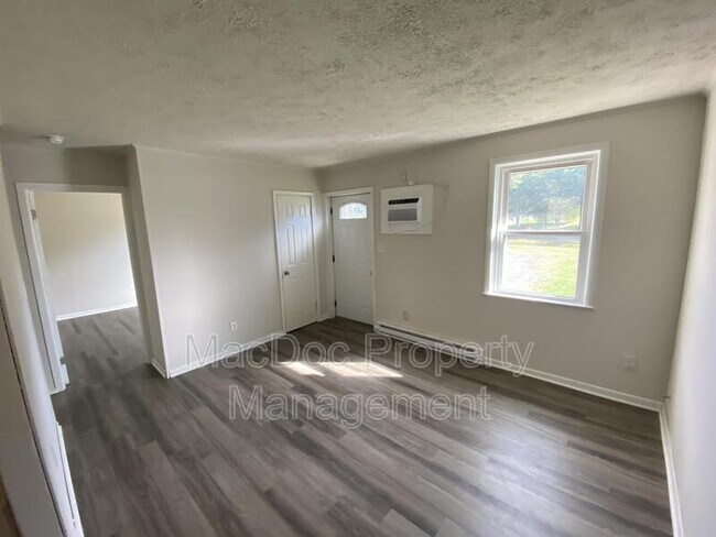 Foto del edificio - 114-116 Loch Lane Drive Apt 8