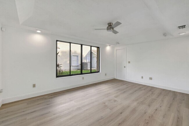 Foto del edificio - 1185 SW Bent Pine Cove