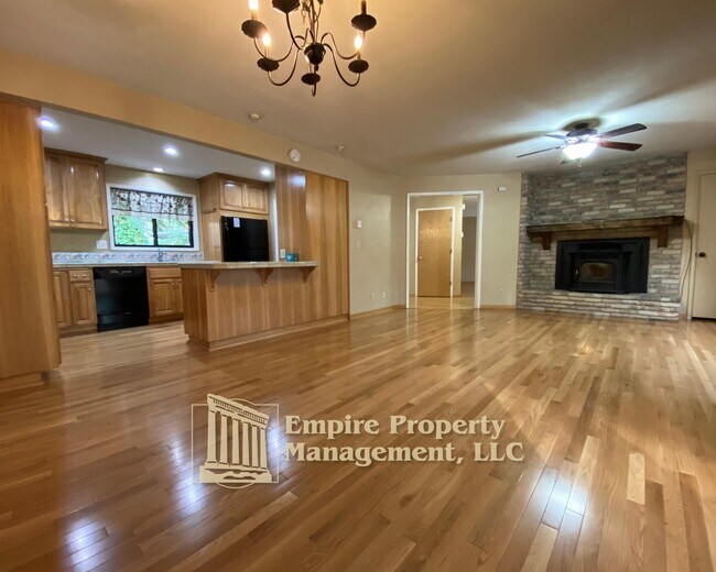 Foto del edificio - 768 Foothill Dr