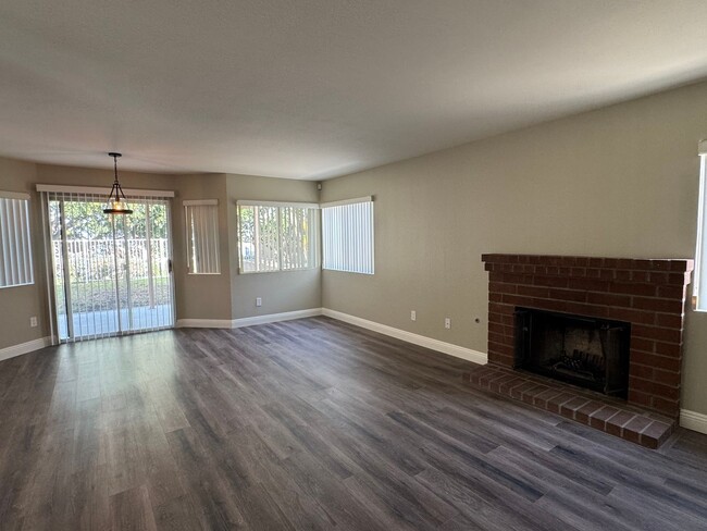 Building Photo - Recently Renovated 3 Bedroom 2.5 Bath Home...