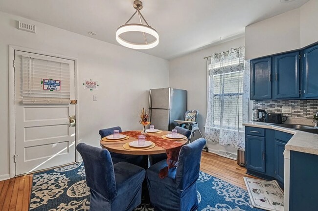 Building Photo - 5017 N Meade Ave