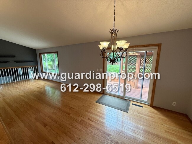 Foto del edificio - Maplewood House Available Now, Open Floor ...