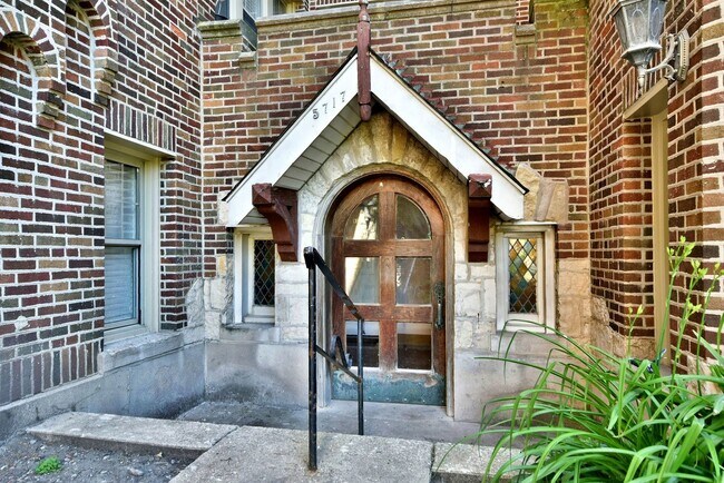 Building Photo - 5717 N Kimball Ave