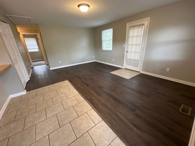 Building Photo - 3 Bed 1 Bath