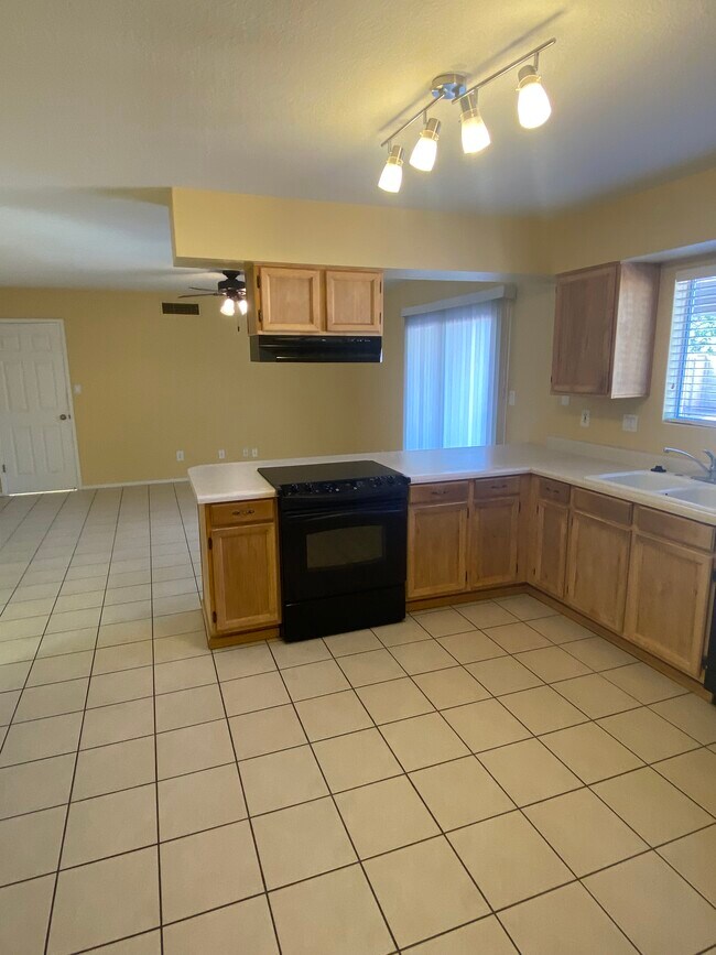 Foto del edificio - 3514 E Diamond Ave