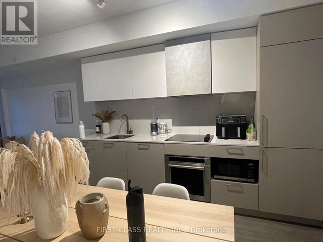 Building Photo - 19 Western Battery Rd