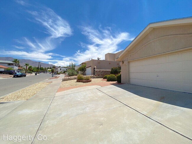 Building Photo - 3 br, 2 bath House - 7042 Black Ridge