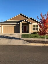 Building Photo - 2981 SW Redmond Hill Rd