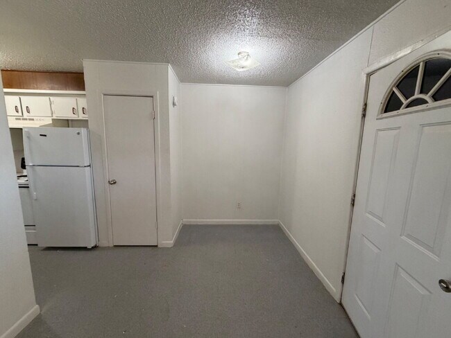 Foto del edificio - MOVE IN SPECIAL- Cozy 1-Bedroom Unit in Lubbock – Ideal for Urban Living!