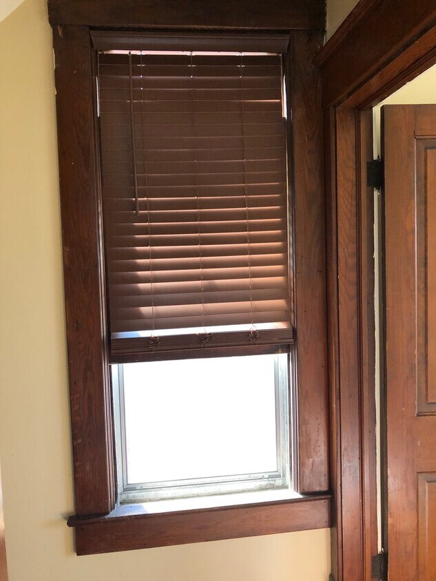 Building Photo - HOUSE....3 Bedroom 2 Bath