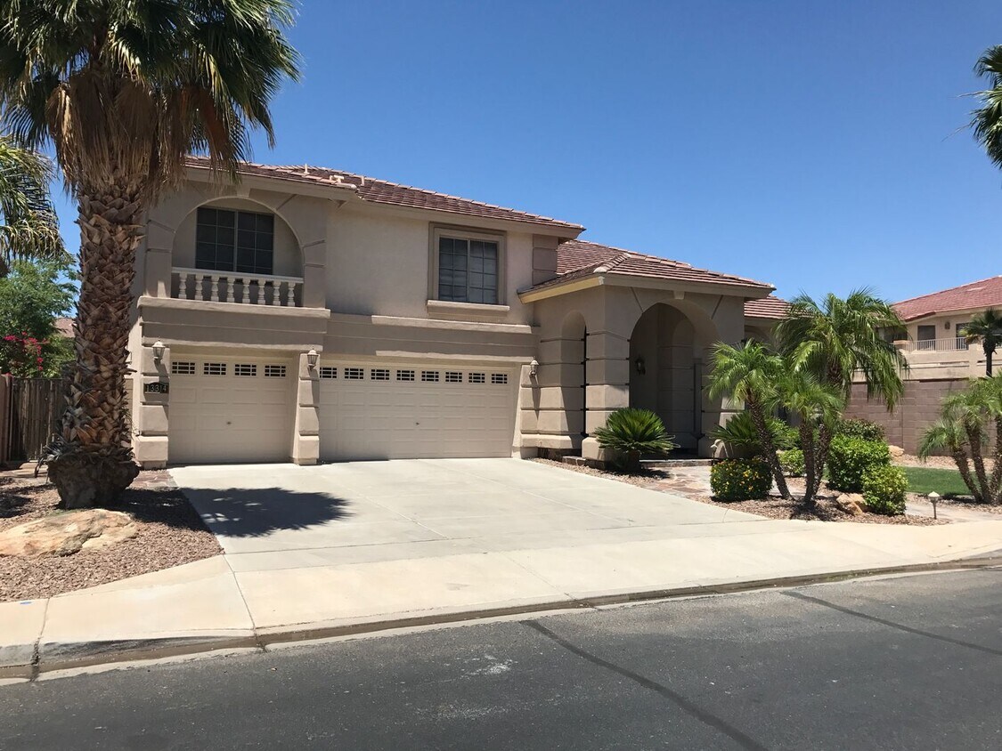 5 bedroom 3.5 bathroom Home *Dreaming Summit* House Rental in