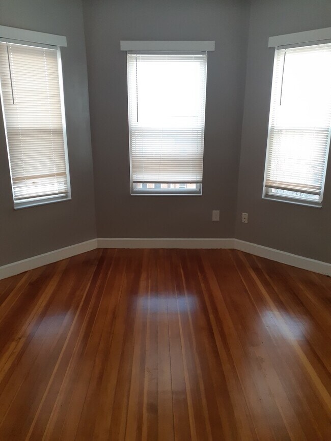 living room - 277 Bowdoin St