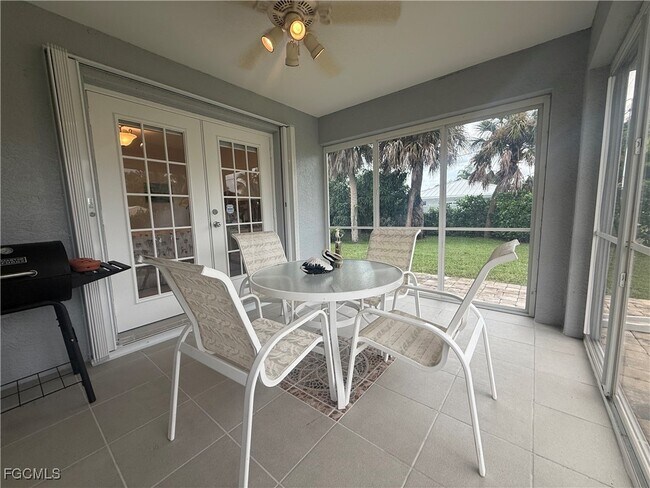 Foto del edificio - 799 94th Ave N