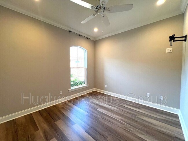 Building Photo - 27766 Lakeshore Dr