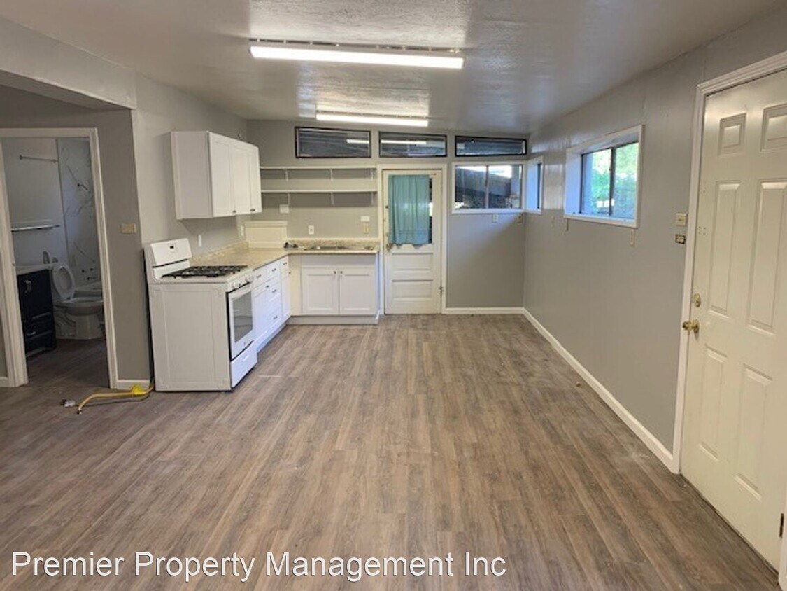 Primary Photo - 1 br, 1 bath House - 246 1/2 W 14th St