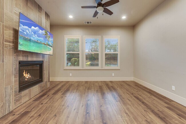 Building Photo - Utilities Included! Luxury Single-Story Ho...