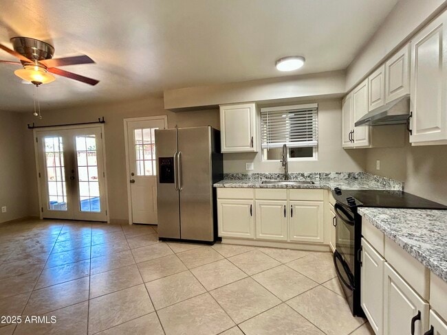 Building Photo - 4024 W Las Palmaritas Dr