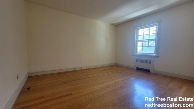 Building Photo - 123 Waban St